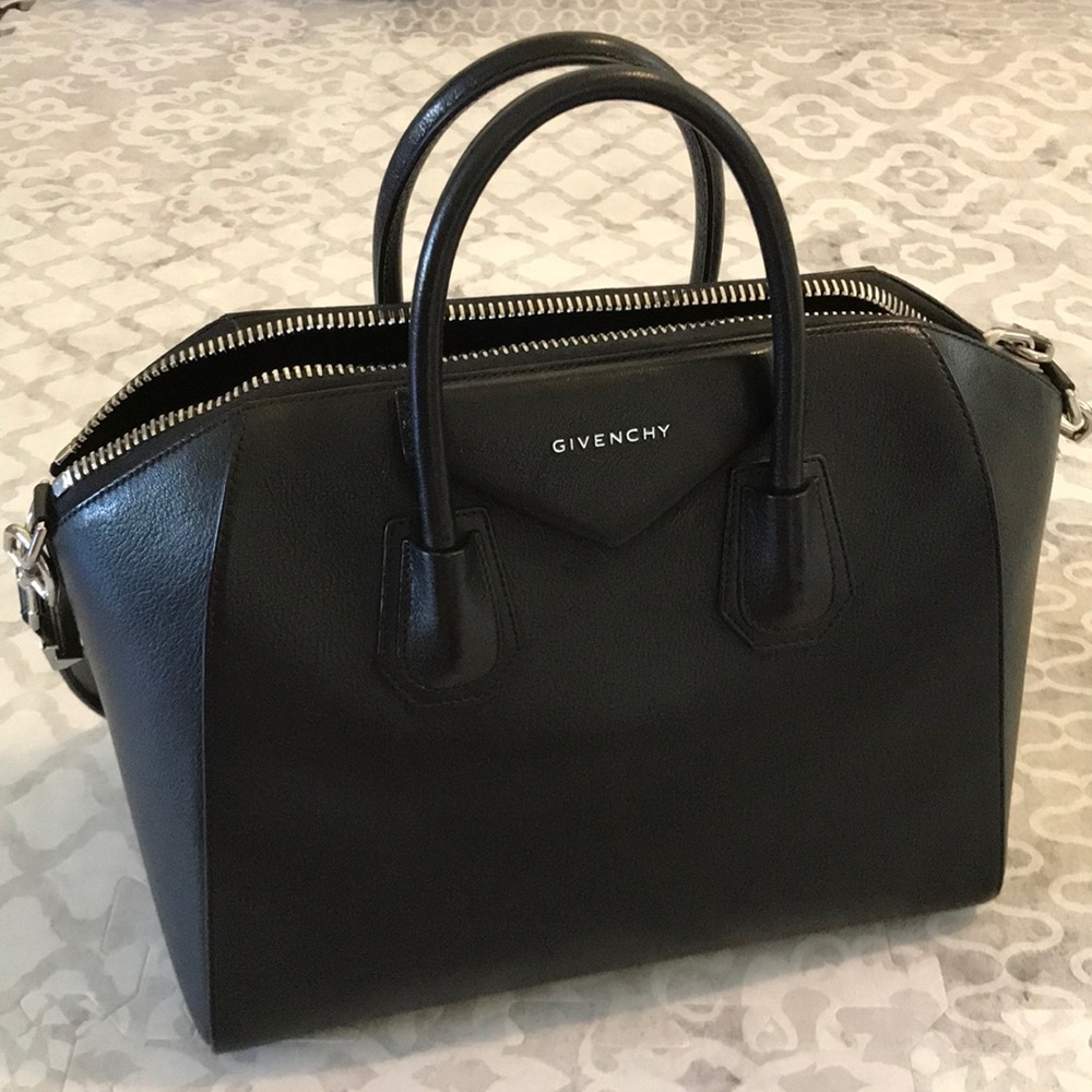 Medium Givenchy Antigona